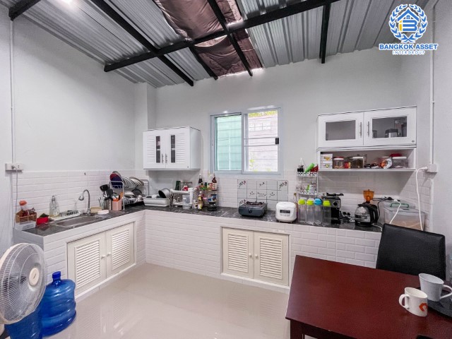 *****ทาวน์เฮ้าส์มือสองกรุงเทพฯ ม.ซอยสุขนิรันดร์ แจ้งวัฒนะ10 เนื้อที่ 18 ตร.ว. ฟังก์ชัน 2 ห้องนอน 2 ห้องน้ำ 1 ที่จอดรถ แถมฟรี! 2 เครื่องปรับอากาศ บนทำเลใกล้สนามบินดอนเมือง เพียง 10 นาทีก็ถึงรถไฟฟ้าสายสีแดง "สถานีหลักสี่" และทางด่วน "อุตราภิมุข" จองเลย!